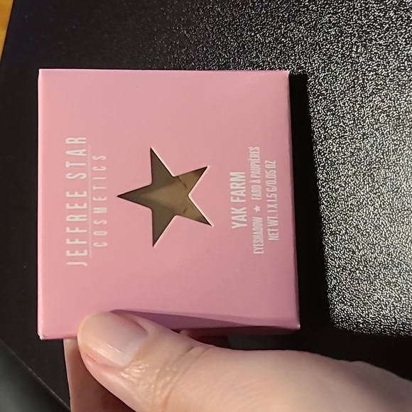 Jeffree Star Eyeshadow- Yak Towm - Picture 2 of 5